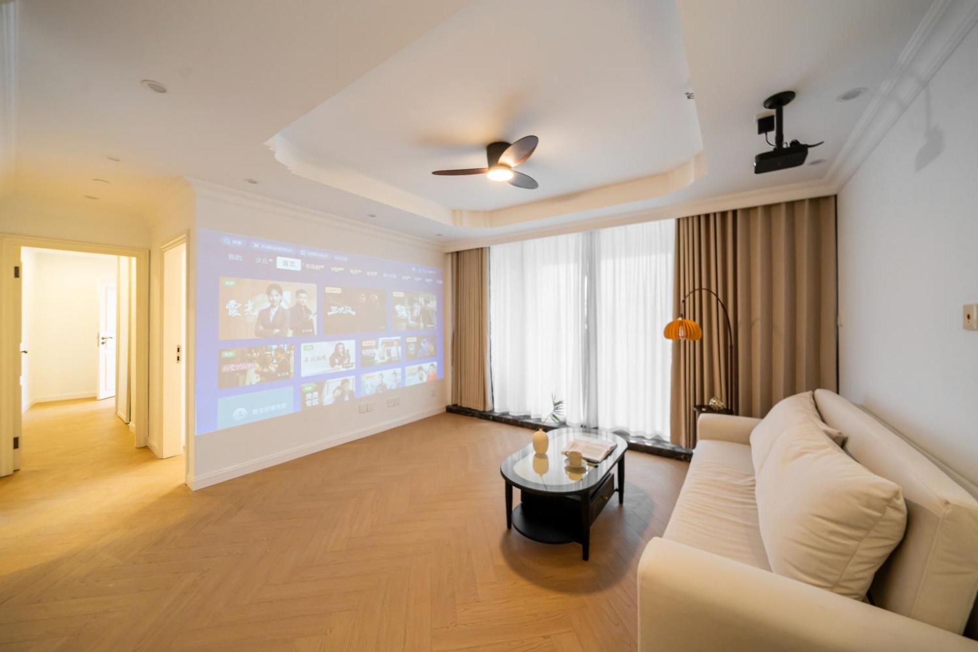 Tianzifang Sun Moonlight Fine Decoration Large Two-bedroom Apartment