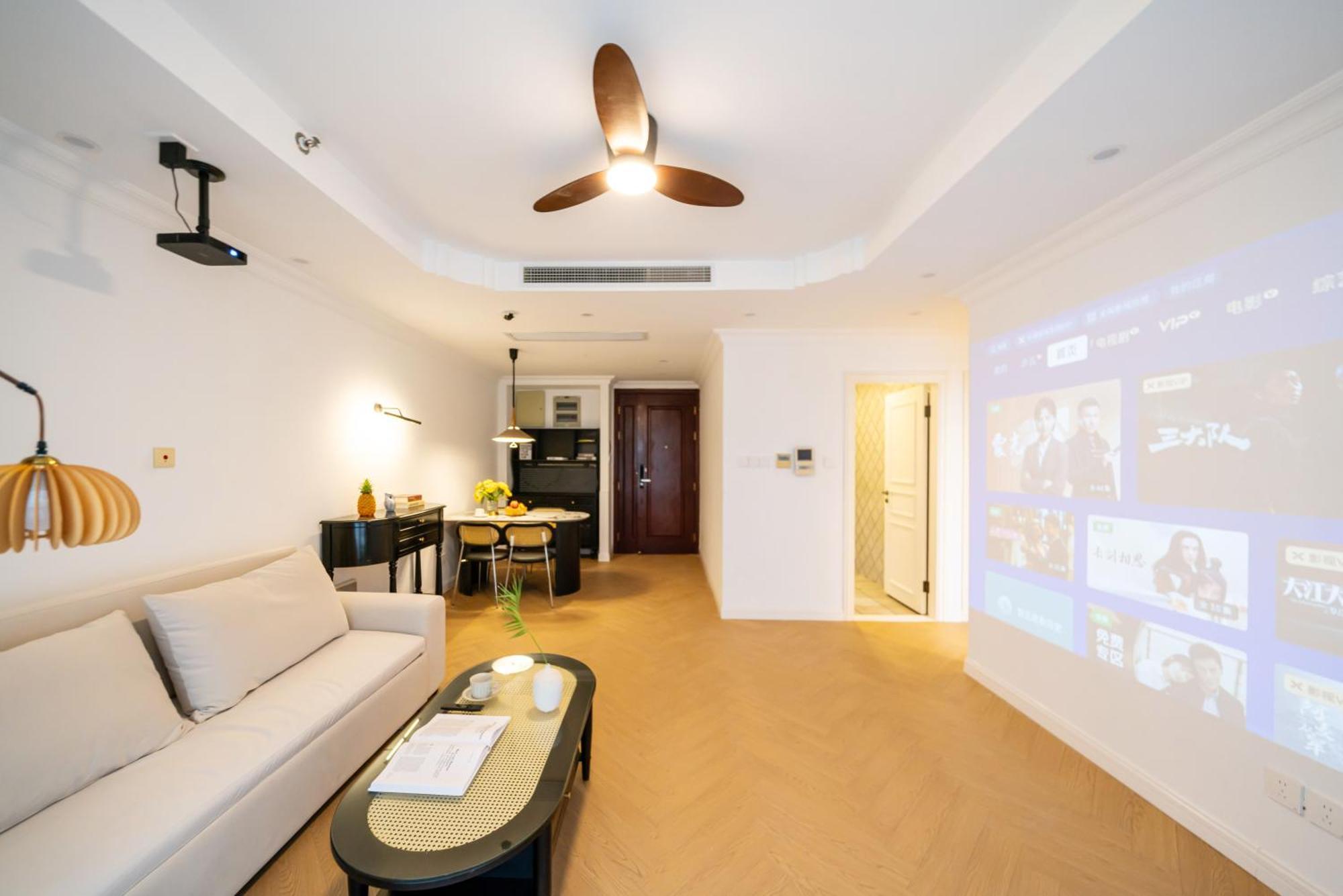 Tianzifang Sun Moonlight Fine Decoration Large Two-bedroom Apartment
