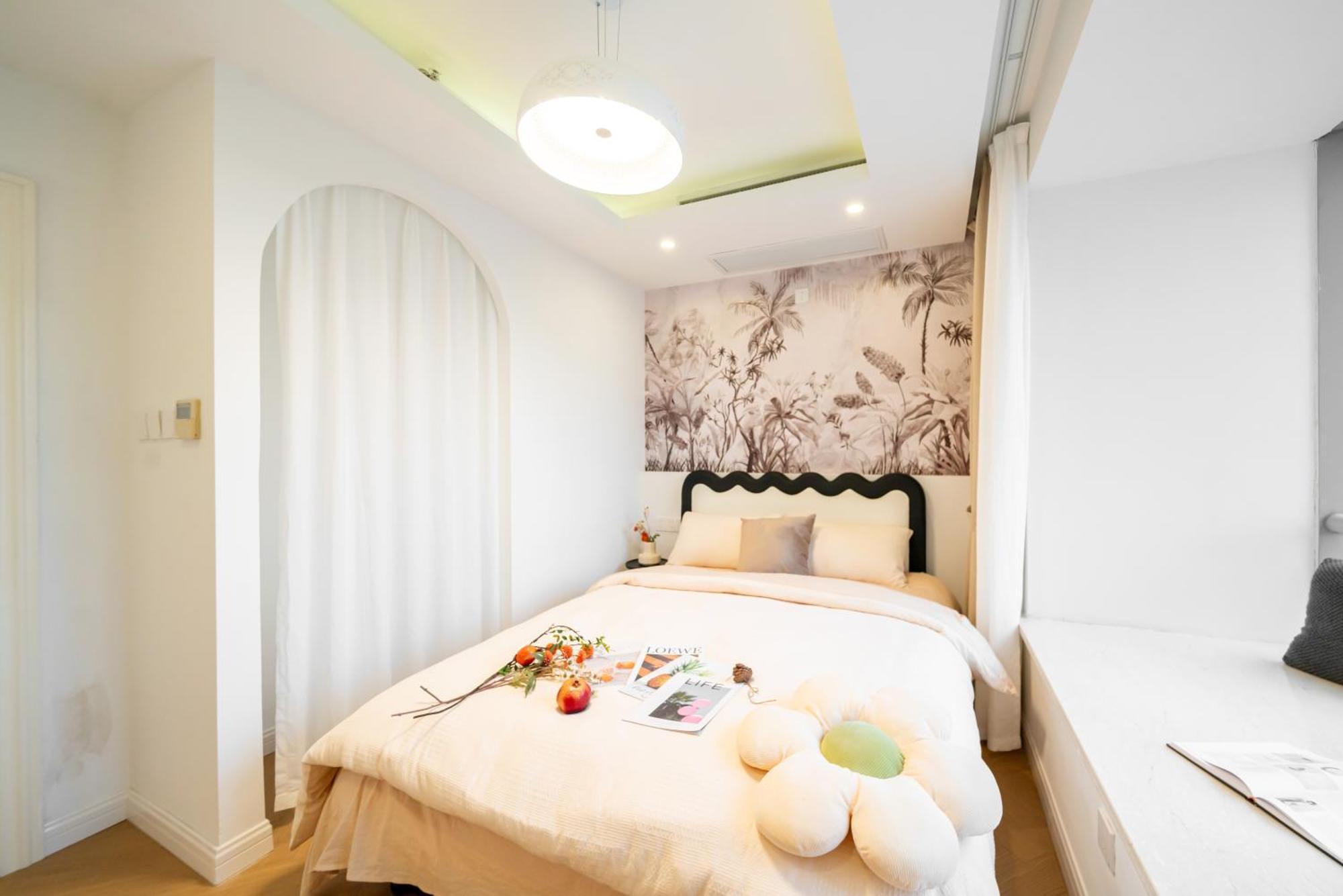 Tianzifang Sun Moonlight Fine Decoration Large Two-bedroom Apartment