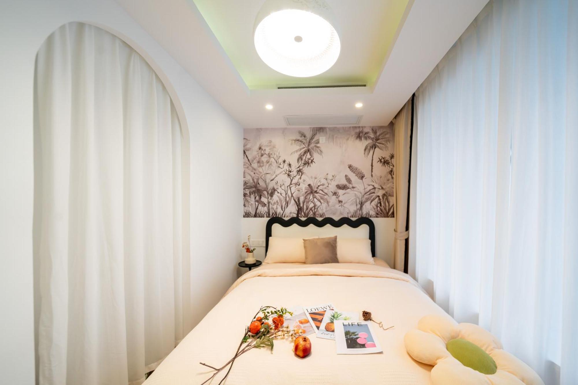 Tianzifang Sun Moonlight Fine Decoration Large Two-bedroom Apartment