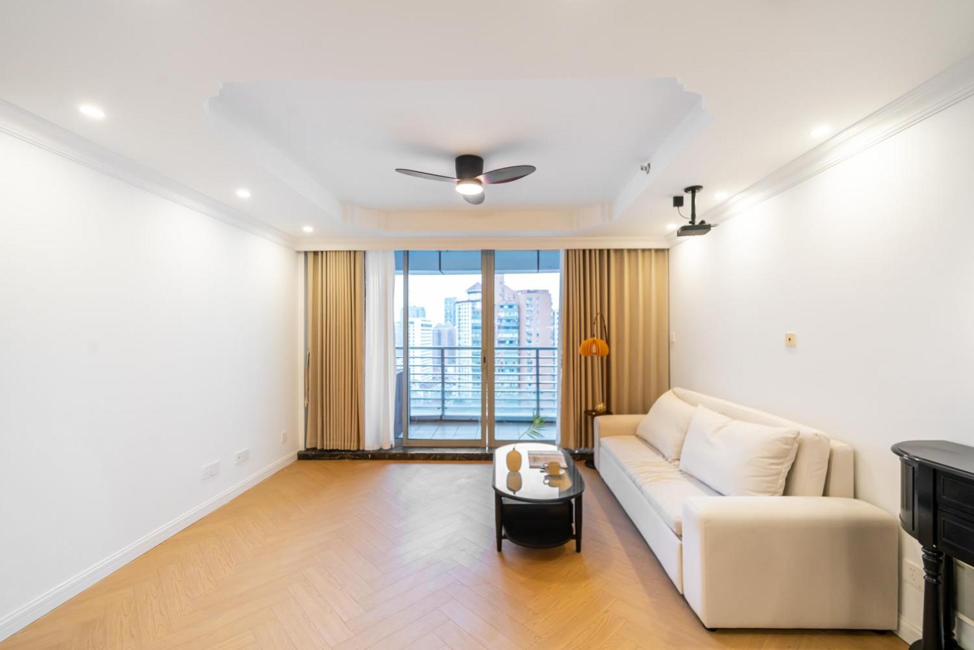 Tianzifang Sun Moonlight Fine Decoration Large Two-bedroom Apartment