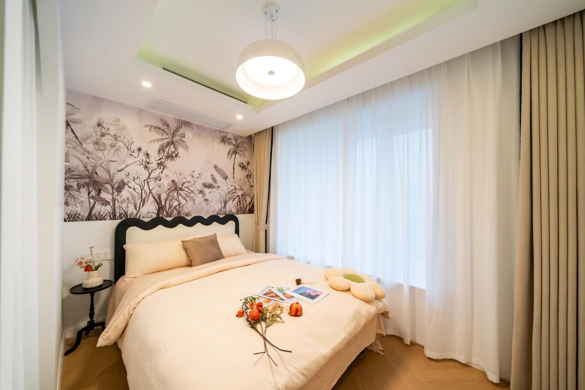 Tianzifang Sun Moonlight Fine Decoration Large Two-bedroom Apartment *