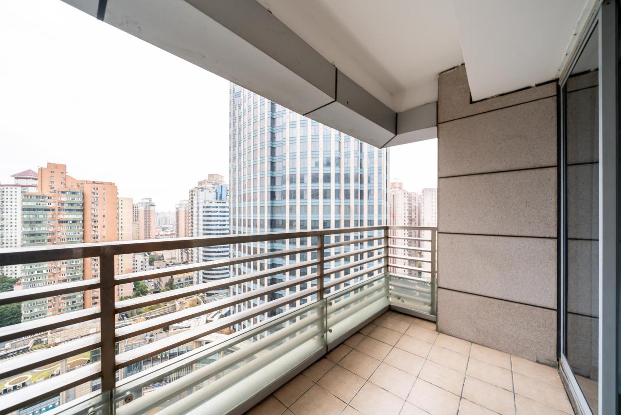 Tianzifang Sun Moonlight Fine Decoration Large Two-bedroom Apartment