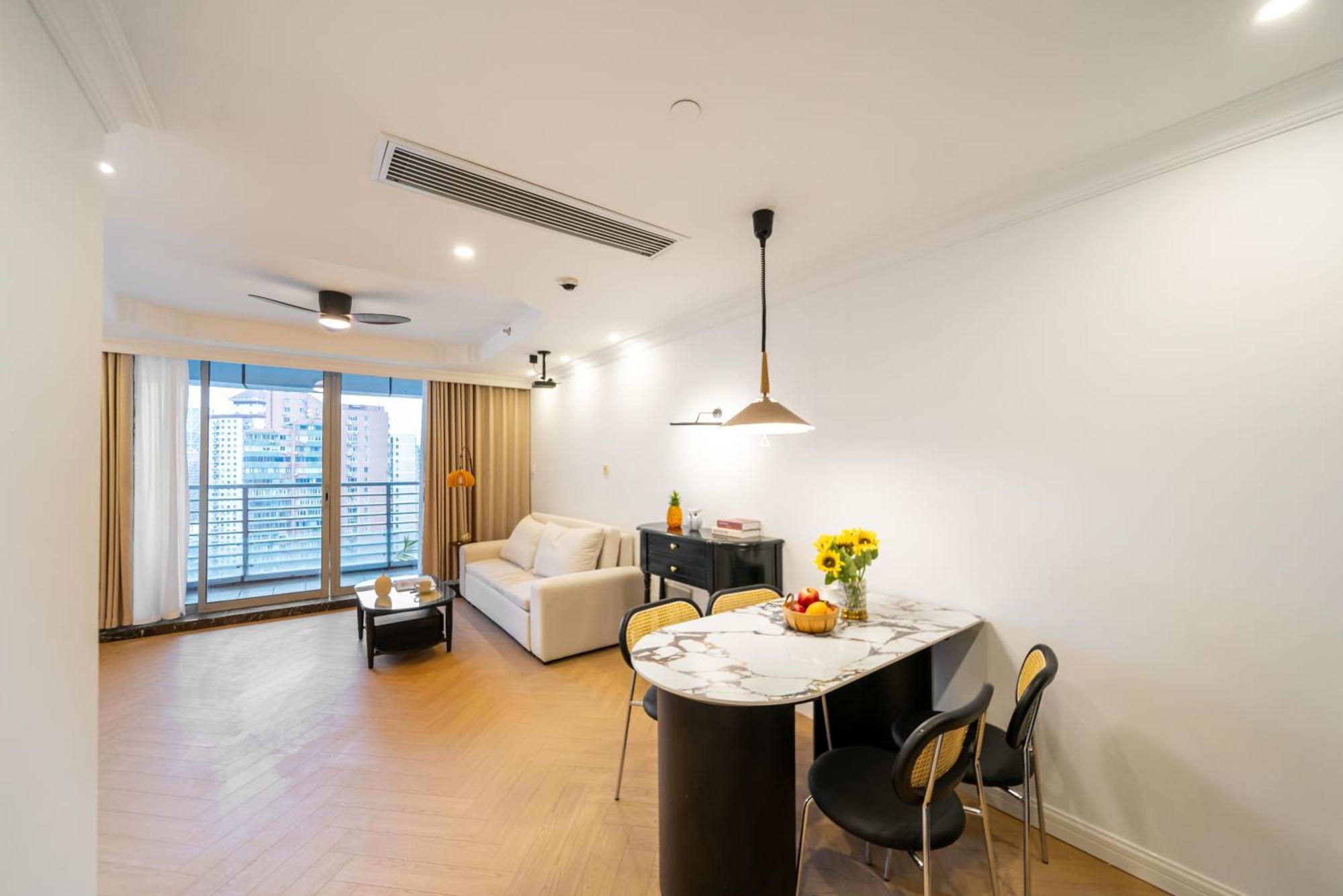 Tianzifang Sun Moonlight Fine Decoration Large Two-bedroom Apartment *